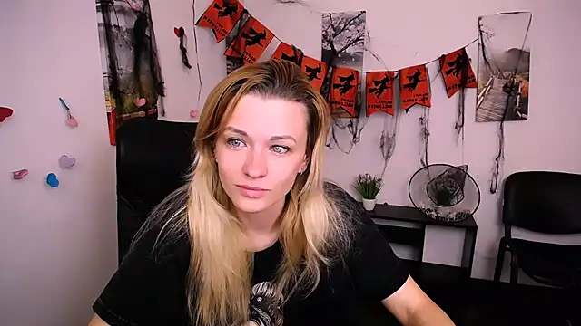 Snapshot of PeppyMia chatting on November 1, 2025, 2:51 am PeppyMia online show from November 1, 2025, 2:51 am