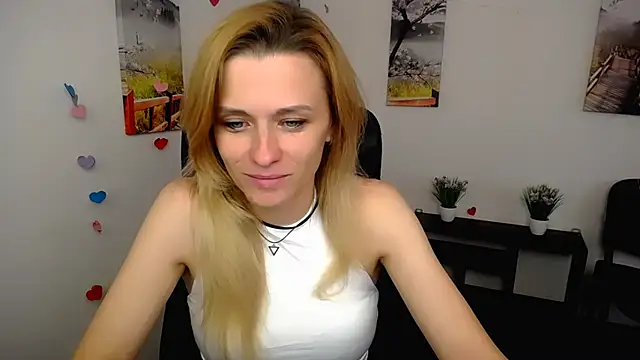 Snapshot of PeppyMia chatting on November 8, 2025, 7:56 am PeppyMia online show from November 8, 2025, 7:56 am