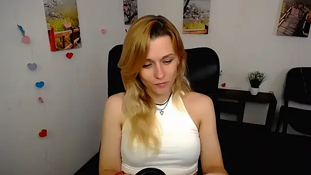 Snapshot of PeppyMia chatting on November 9, 2025, 10:41 am PeppyMia online show from November 9, 2025, 10:41 am