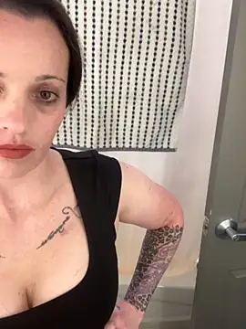 Snapshot of VisibleGiver chatting on October 15, 2025, 4:11 am VisibleGiver online show from October 15, 2025, 4:11 am