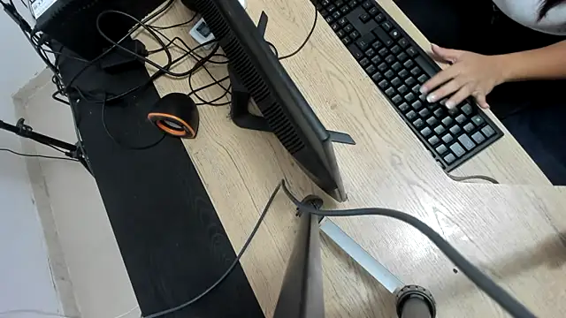 Snapshot of Tatihot69 chatting on November 24, 2025, 8:31 pm Tatihot69 online show from November 24, 2025, 8:31 pm