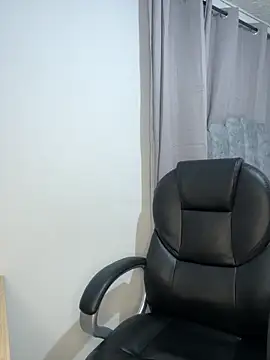 yesitwink  online show from April 14, 2026, 3:11 am