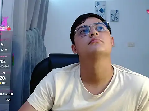 yesitwink  online show from March 25, 2026, 2:12 am