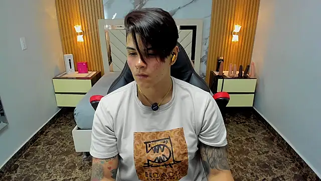 KAROLLJONES1 online show from March 6, 2026, 7:42 pm