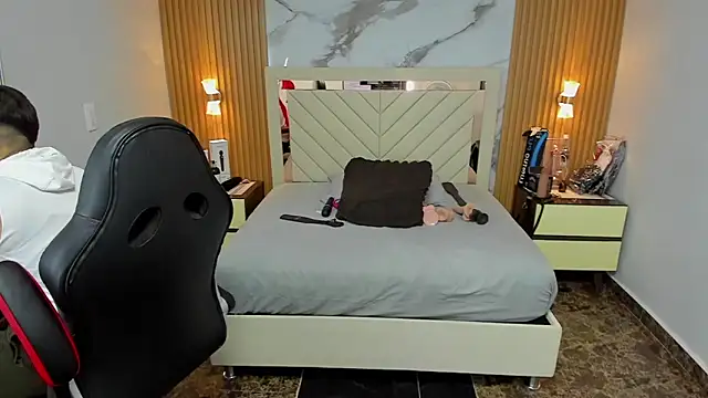 Snapshot of KAROLLJONES1 chatting on October 27, 2025, 7:37 pm KAROLLJONES1 online show from October 27, 2025, 7:37 pm