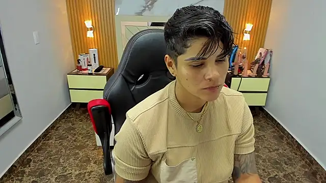 Snapshot of KAROLLJONES1 chatting on October 22, 2025, 7:57 pm KAROLLJONES1 online show from October 22, 2025, 7:57 pm