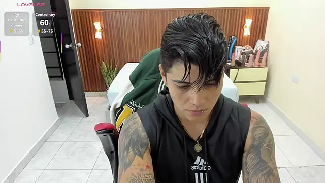 Snapshot of KAROLLJONES1 chatting on September 11, 2025, 2:33 am KAROLLJONES1 online show from September 11, 2025, 2:33 am