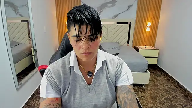 KAROLLJONES1 online show from April 10, 2026, 7:32 pm