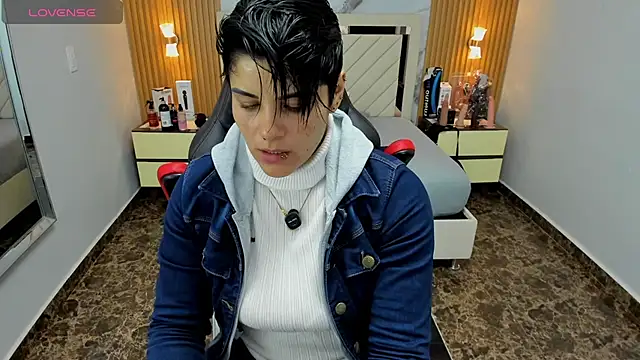 Snapshot of KAROLLJONES1 chatting on December 16, 2025, 7:29 pm KAROLLJONES1 online show from December 16, 2025, 7:29 pm