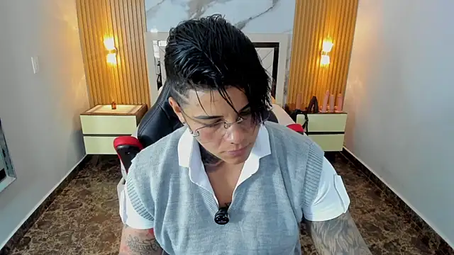 KAROLLJONES1 online show from May 30, 2026, 12:44 pm