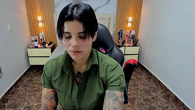 Snapshot of KAROLLJONES1 chatting on December 18, 2025, 7:18 pm KAROLLJONES1 online show from December 18, 2025, 7:18 pm