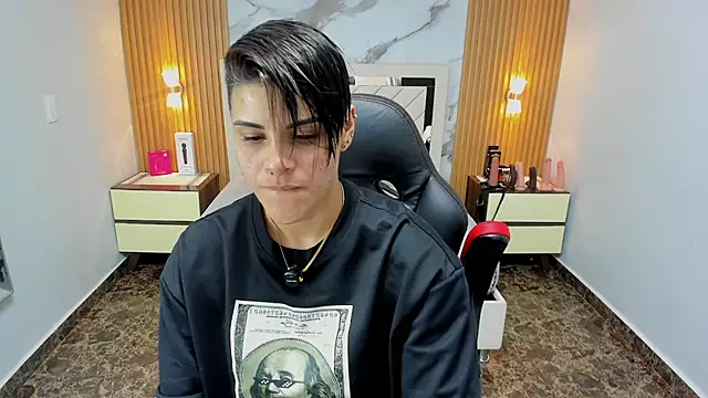 Snapshot of KAROLLJONES1 chatting on February 18, 2026, 7:43 pm KAROLLJONES1 online show from February 18, 2026, 7:43 pm