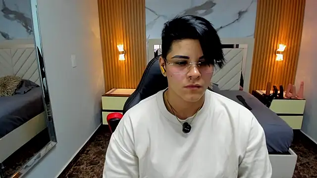 KAROLLJONES1 online show from March 26, 2026, 8:18 pm