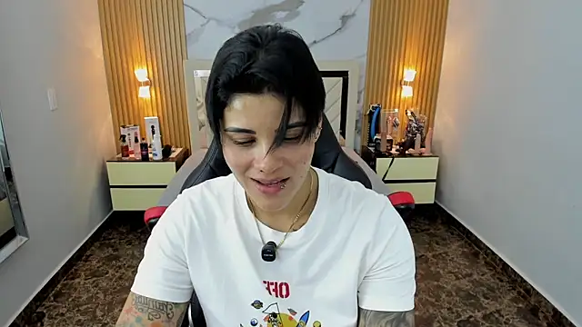 Snapshot of KAROLLJONES1 chatting on December 22, 2025, 7:36 pm KAROLLJONES1 online show from December 22, 2025, 7:36 pm