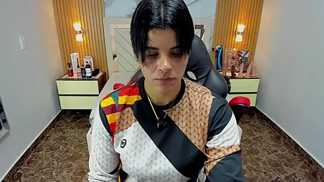 Snapshot of KAROLLJONES1 chatting on December 4, 2025, 7:24 pm KAROLLJONES1 online show from December 4, 2025, 7:24 pm