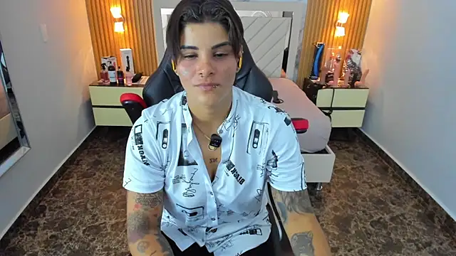 Snapshot of KAROLLJONES1 chatting on November 27, 2025, 7:36 pm KAROLLJONES1 online show from November 27, 2025, 7:36 pm