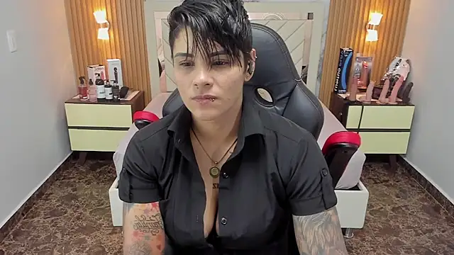 Snapshot of KAROLLJONES1 chatting on September 26, 2025, 2:40 am KAROLLJONES1 online show from September 26, 2025, 2:40 am