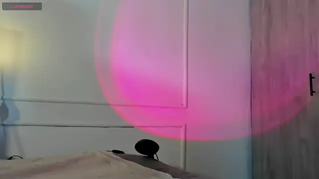 Snapshot of Ice_Princess_ chatting on November 8, 2025, 12:52 pm Ice Princess online show from November 8, 2025, 12:52 pm