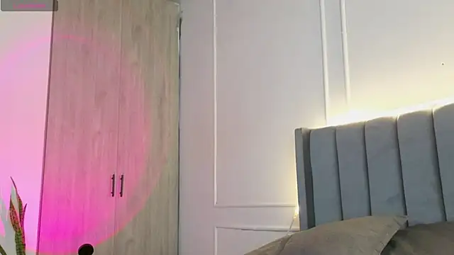 Snapshot of Ice_Princess_ chatting on November 28, 2025, 12:27 pm Ice Princess online show from November 28, 2025, 12:27 pm