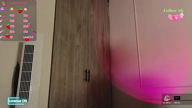 Snapshot of Ice_Princess_ chatting on November 4, 2025, 5:06 pm Ice Princess online show from November 4, 2025, 5:06 pm