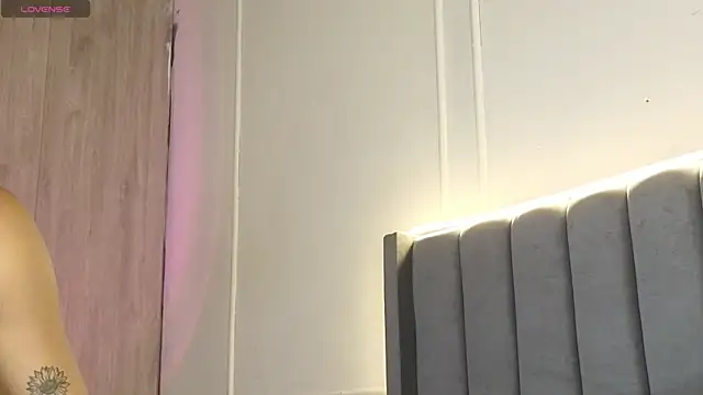 Snapshot of Ice_Princess_ chatting on November 26, 2025, 12:05 pm Ice Princess online show from November 26, 2025, 12:05 pm