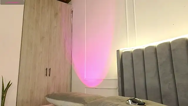 Snapshot of Ice_Princess_ chatting on November 13, 2025, 8:46 pm Ice Princess online show from November 13, 2025, 8:46 pm