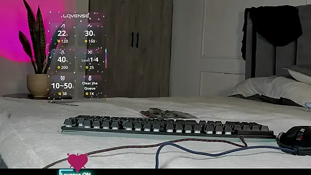 Snapshot of Ice_Princess_ chatting on October 7, 2025, 6:47 am Ice Princess online show from October 7, 2025, 6:47 am