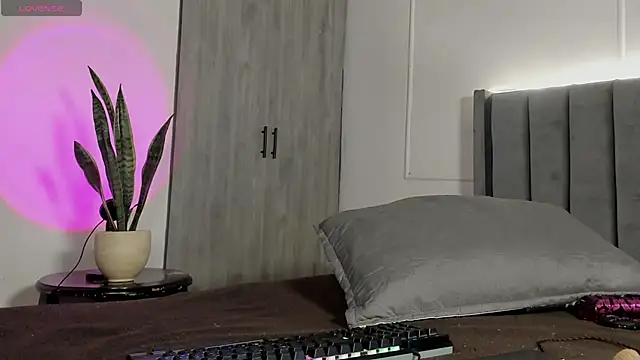 Snapshot of Ice_Princess_ chatting on October 11, 2025, 4:46 am Ice Princess online show from October 11, 2025, 4:46 am