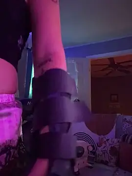 Snapshot of goddessmissmia chatting on October 21, 2025, 7:24 pm goddessmissmia online show from October 21, 2025, 7:24 pm