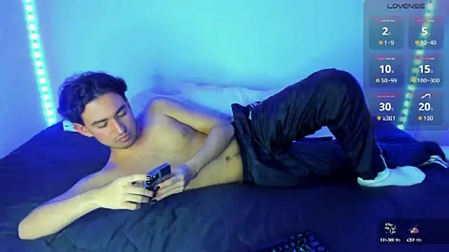 Snapshot of Alexxx_savage chatting on October 3, 2025, 3:41 am Alexxx savage online show from October 3, 2025, 3:41 am