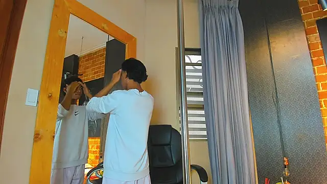 Snapshot of AlanCutee chatting on November 16, 2025, 12:32 pm AlanCutee online show from November 16, 2025, 12:32 pm