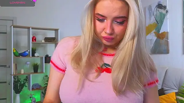 EsyaMeglin online show from January 19, 2026, 2:04 am