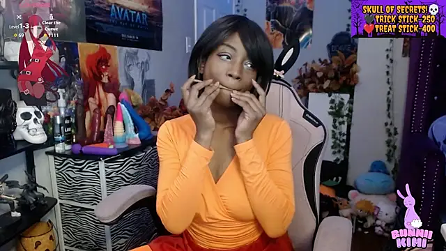 Snapshot of bunniikimi chatting on October 28, 2025, 2:05 pm bunniikimi online show from October 28, 2025, 2:05 pm