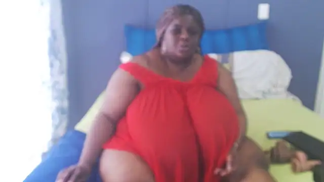 Snapshot of Voluptuousbbw1 chatting on November 15, 2025, 1:04 pm Voluptuousbbw1 online show from November 15, 2025, 1:04 pm