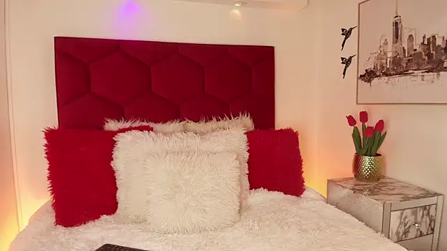 Alaia Snow online show from November 7, 2025, 8:24 pm