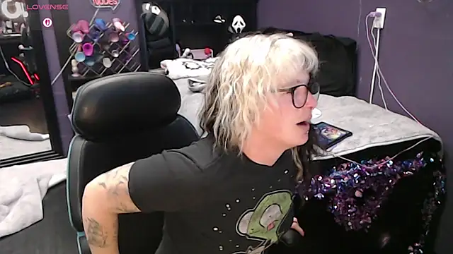 Snapshot of oddywithabody chatting on February 13, 2026, 6:24 am oddywithabody online show from February 13, 2026, 6:24 am