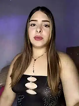 Snapshot of Nahomy_cm chatting on May 3, 2026, 4:28 am Nahomy cm online show from May 3, 2026, 4:28 am