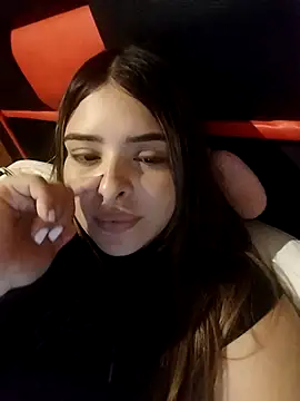 Snapshot of Nahomy_cm chatting on May 4, 2026, 4:38 am Nahomy cm online show from May 4, 2026, 4:38 am