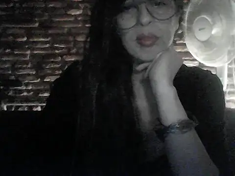 Snapshot of luzdelu chatting on April 17, 2026, 12:57 am luzdelu online show from April 17, 2026, 12:57 am