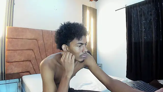 Snapshot of FYKMOR_1 chatting on December 1, 2025, 7:48 pm FYKMOR 1 online show from December 1, 2025, 7:48 pm