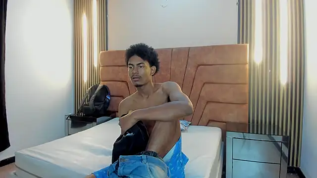 Snapshot of FYKMOR_1 chatting on December 4, 2025, 7:46 pm FYKMOR 1 online show from December 4, 2025, 7:46 pm