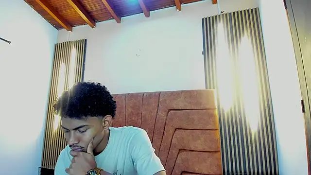 Snapshot of FYKMOR_1 chatting on November 12, 2025, 7:29 pm FYKMOR 1 online show from November 12, 2025, 7:29 pm