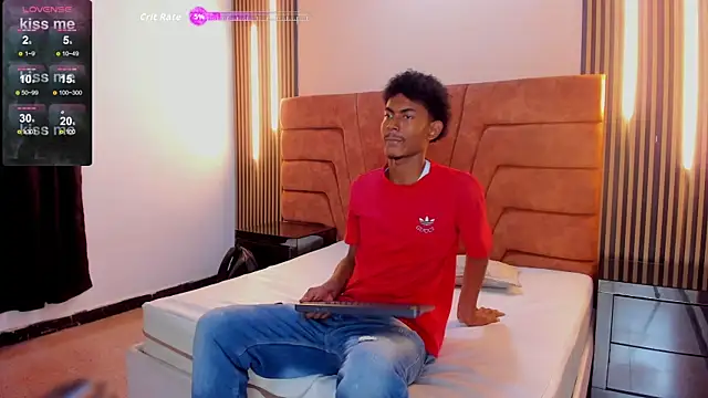 Snapshot of FYKMOR_1 chatting on November 18, 2025, 8:01 pm FYKMOR 1 online show from November 18, 2025, 8:01 pm