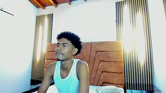 Snapshot of FYKMOR_1 chatting on November 11, 2025, 7:30 pm FYKMOR 1 online show from November 11, 2025, 7:30 pm