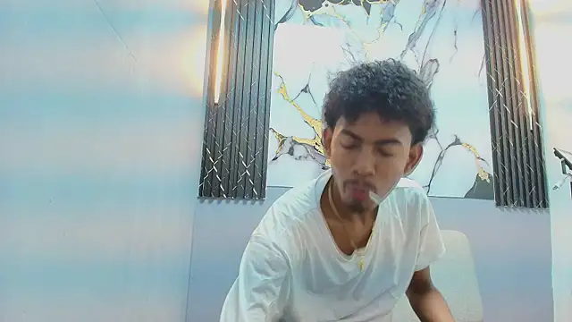 Snapshot of FYKMOR_1 chatting on November 22, 2025, 7:35 pm FYKMOR 1 online show from November 22, 2025, 7:35 pm