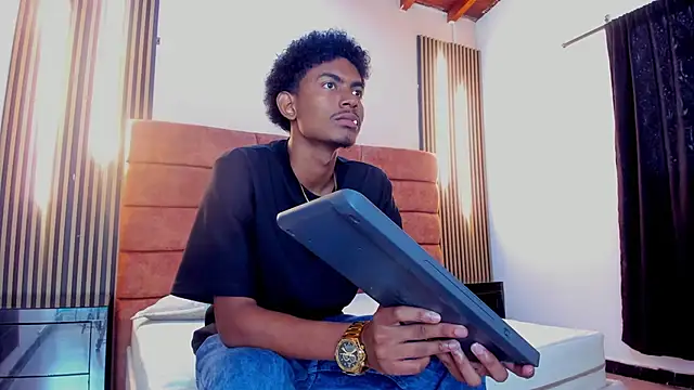 Snapshot of FYKMOR_1 chatting on November 25, 2025, 7:47 pm FYKMOR 1 online show from November 25, 2025, 7:47 pm