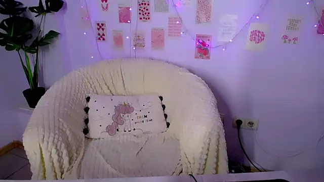 Snapshot of BagiraBella chatting on November 1, 2025, 9:25 am BagiraBella online show from November 1, 2025, 9:25 am