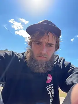 Snapshot of high3ndlowlife chatting on March 23, 2026, 5:57 pm high3ndlowlife online show from March 23, 2026, 5:57 pm