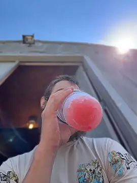 Snapshot of high3ndlowlife chatting on April 12, 2026, 5:27 pm high3ndlowlife online show from April 12, 2026, 5:27 pm