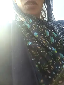 Snapshot of Juhi_chawla chatting on November 5, 2025, 3:31 am Juhi chawla online show from November 5, 2025, 3:31 am